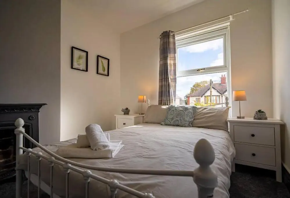 Spacious Town House Lytham St Annes 0*,